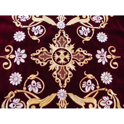 Vesmant pentru sfinte moaste brodat pe catifea cu modele bizantine si flori